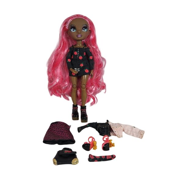 Rainbow High Daria Roselyn Doll Series 3 Original Clothing Pink Hair 11 PCS MGA - Picture 9 of 10